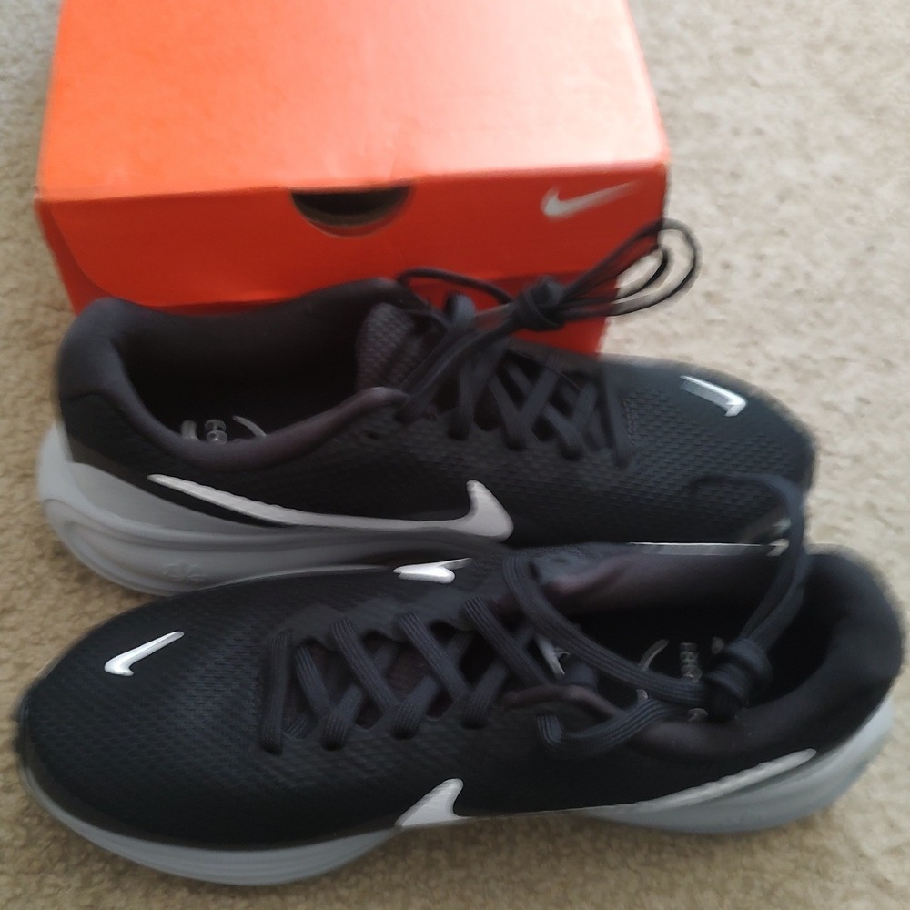 Nike Revolution 7 Mens Black White Running Shoes FB2207-001 Size 7